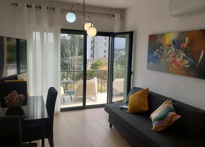 Апартаменты River View Tmb Station House *